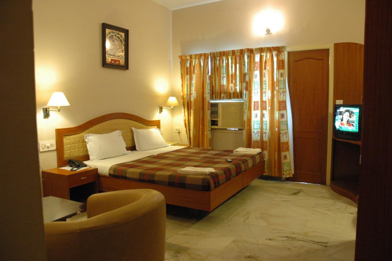 Hotel Saradharam チダンバラム エクステリア 写真